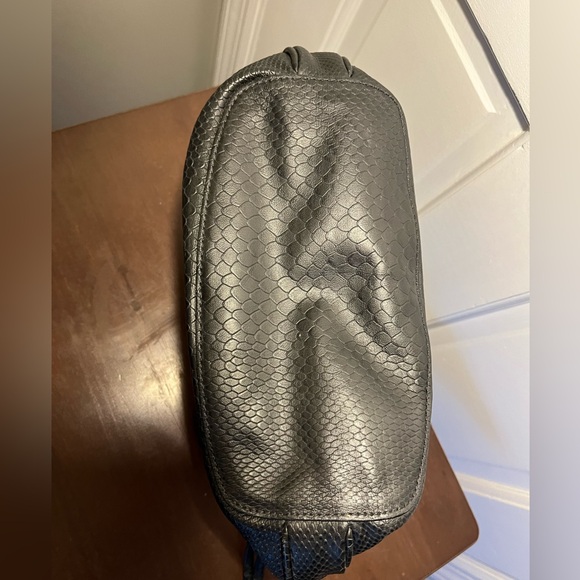 Cole Haan Black Leather Pebbled Leather Drawstring Hobo Shoulder Bucket Bag - Picture 9 of 9